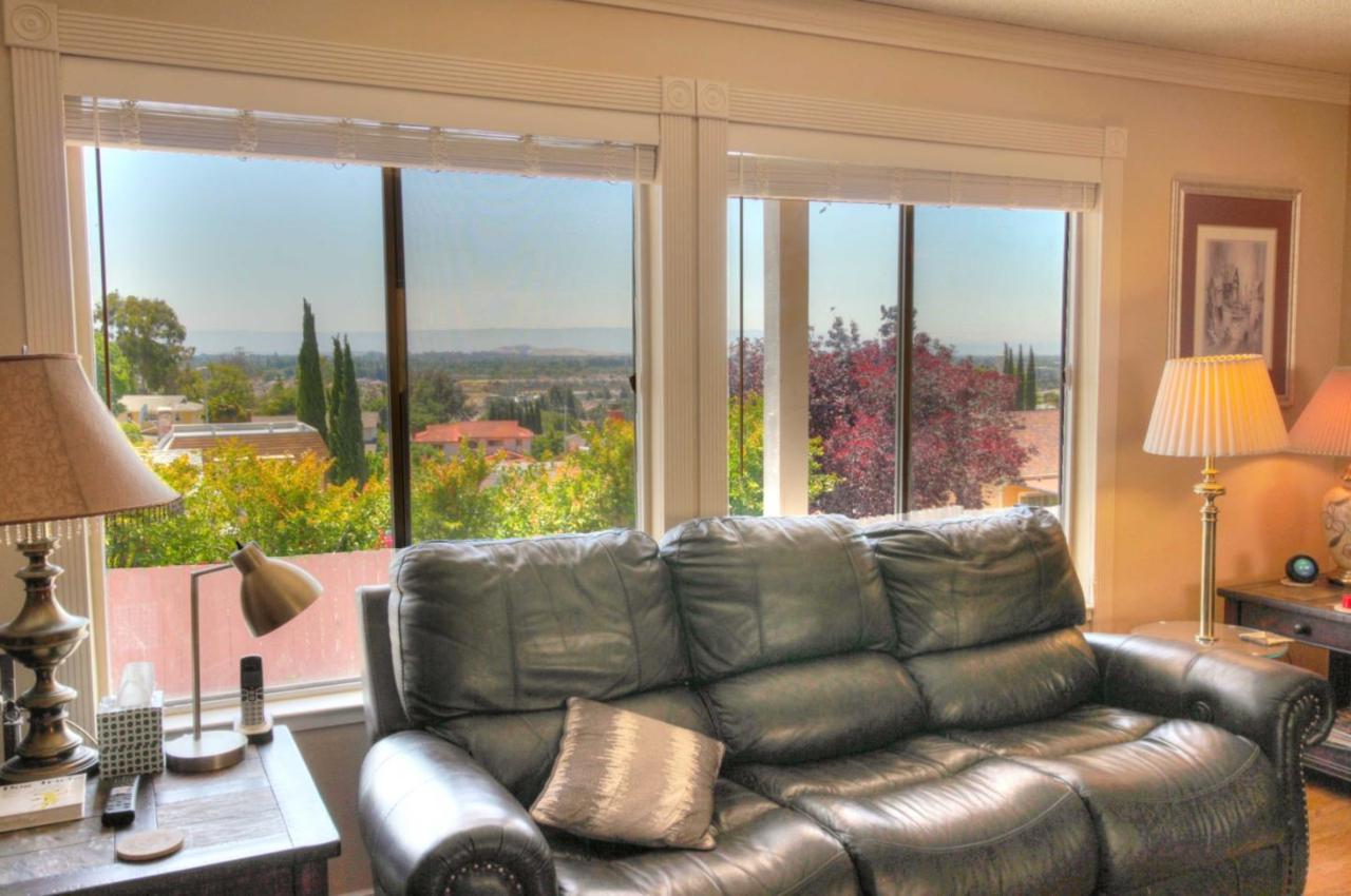 423 Riviera Dr - Photo 1