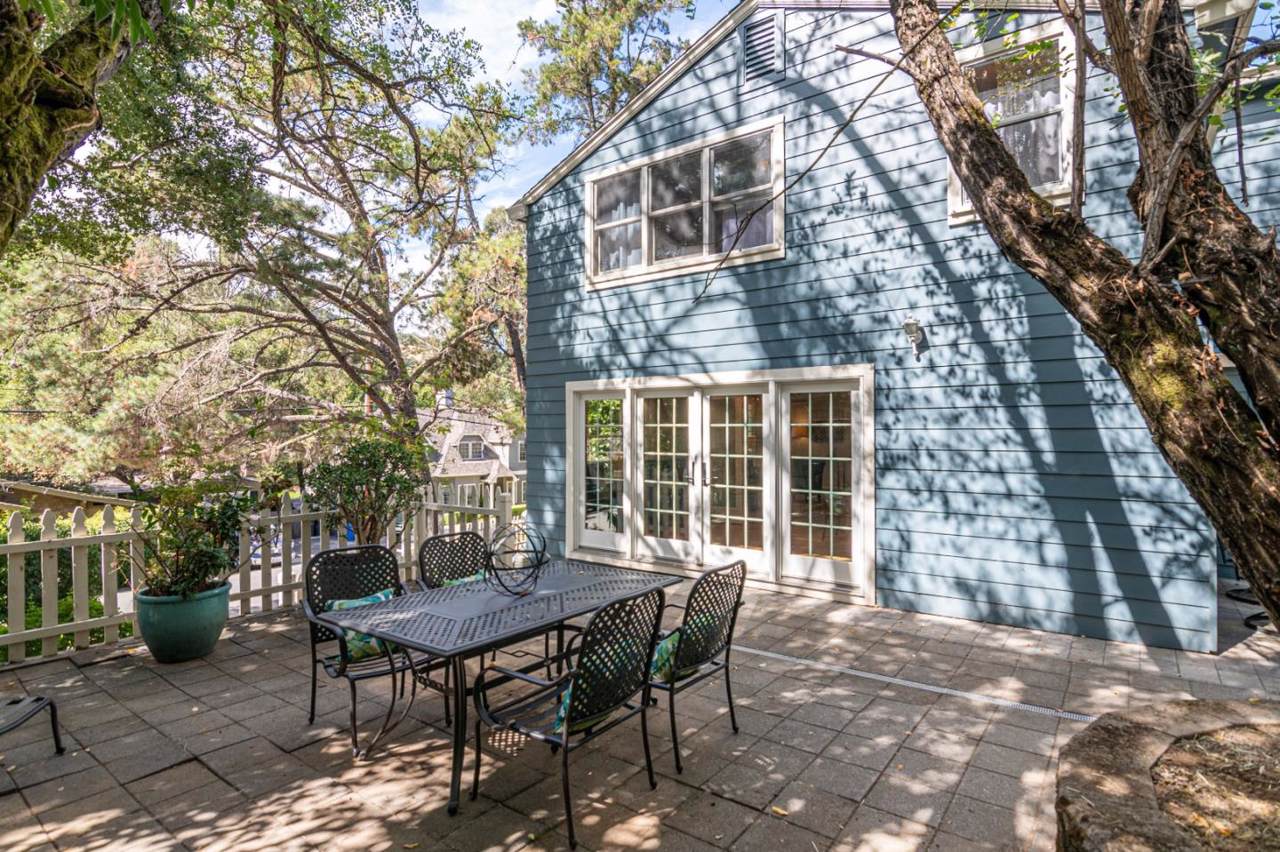 135 College Ave - Photo 1