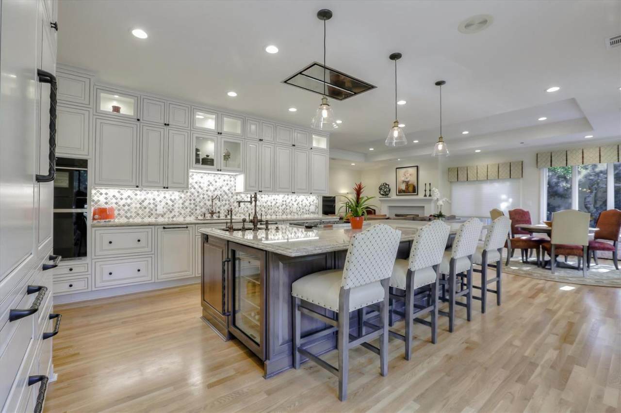 720 Chateau Dr - Photo 1