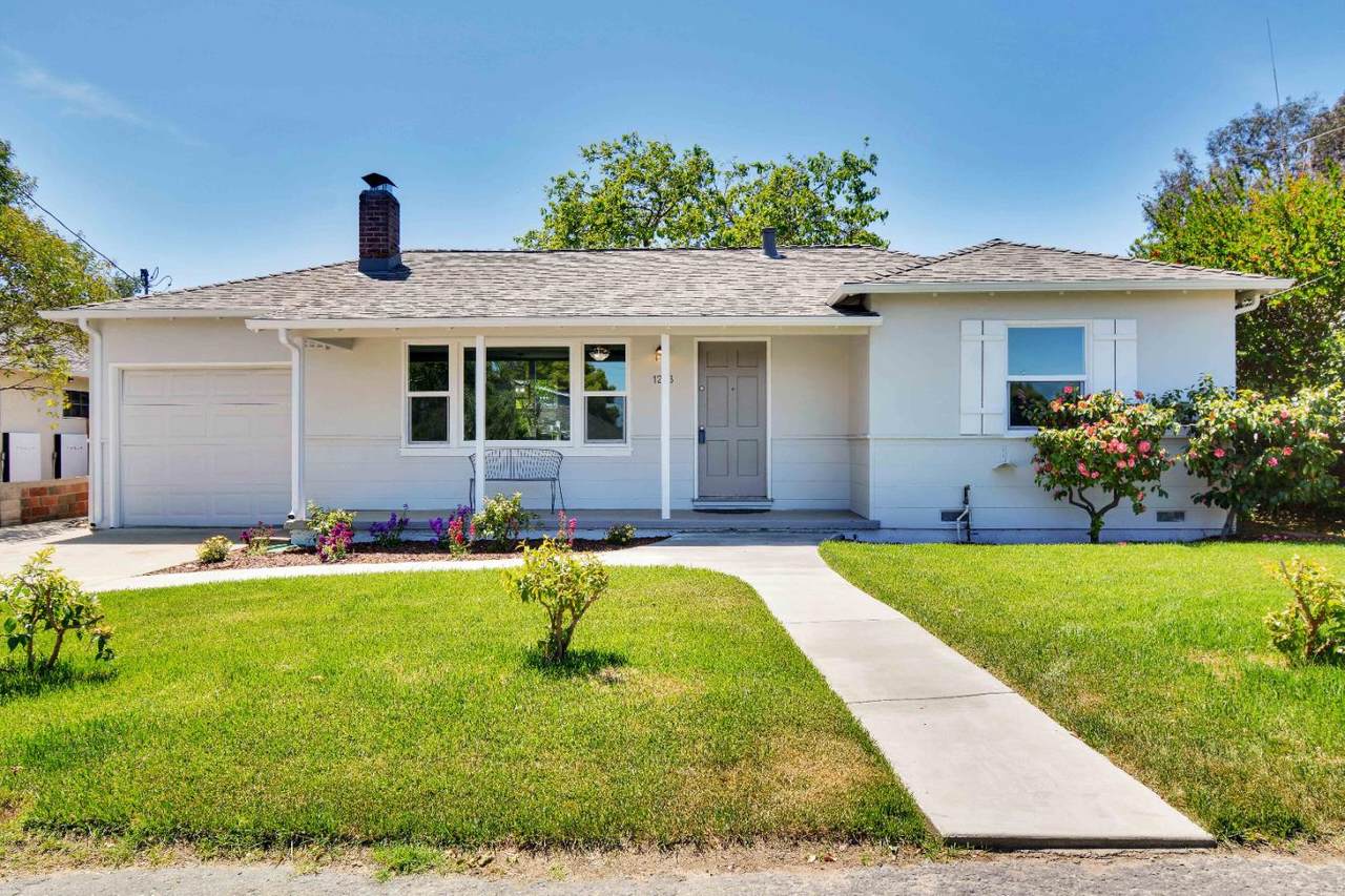 1223 Shamrock Dr - Photo 1