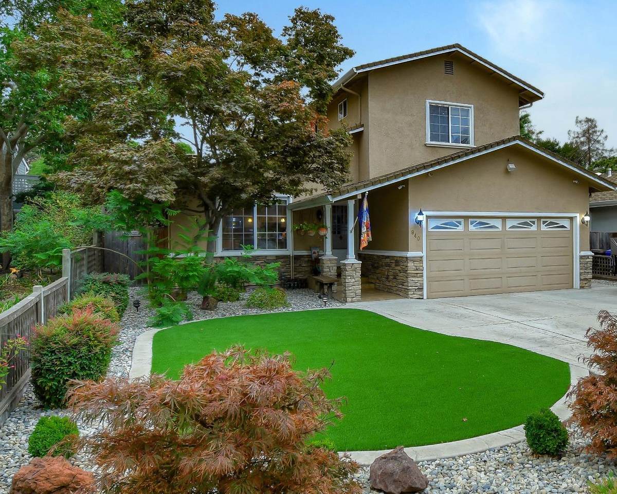 940 Hazel Ave - Photo 1