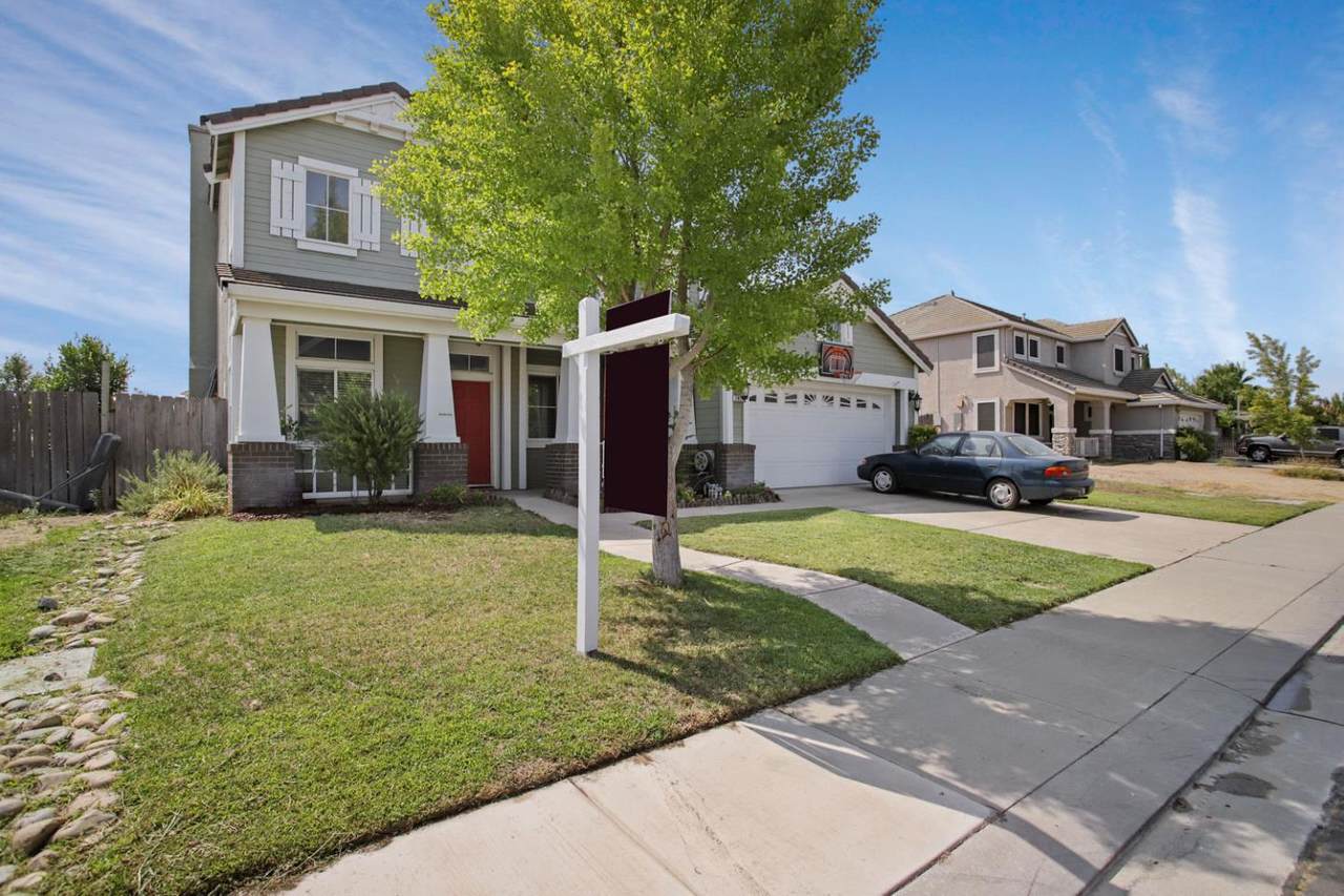 2026 Woodbine Ave - Photo 1