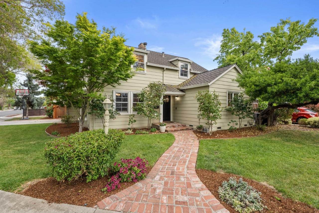 1140 Crescent Dr - Photo 1