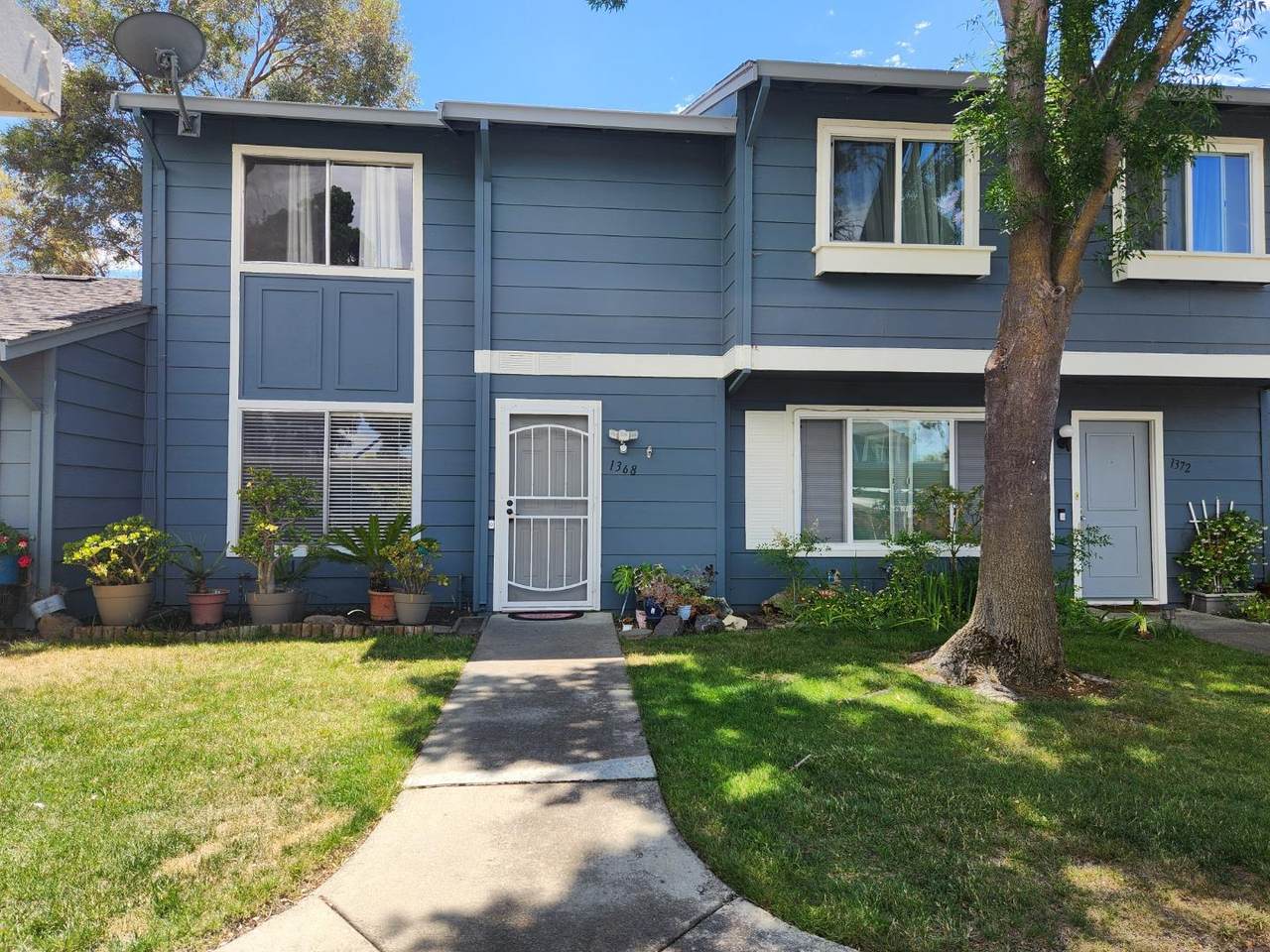 1368 Spring Valley Cmn - Photo 1