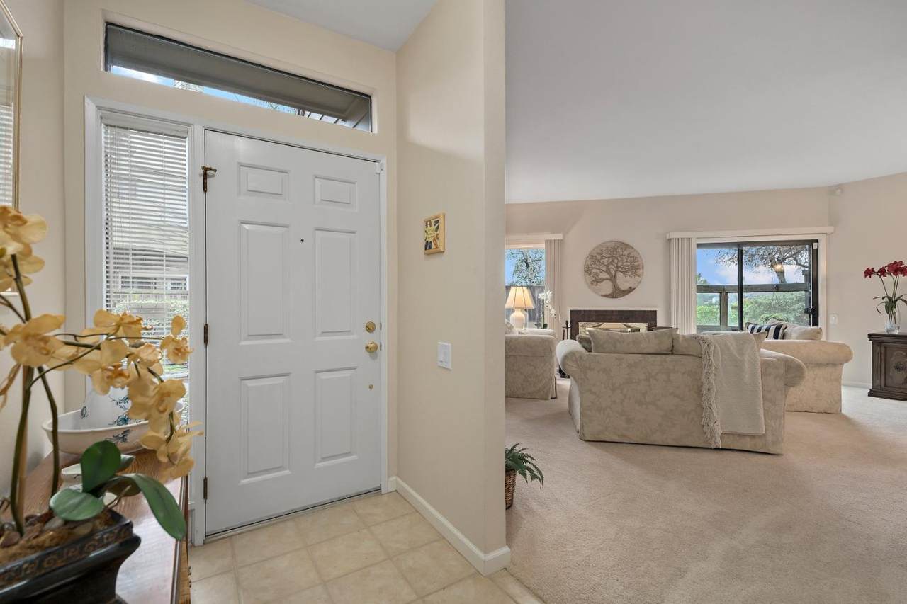 1044 Shoreline Dr - Photo 1