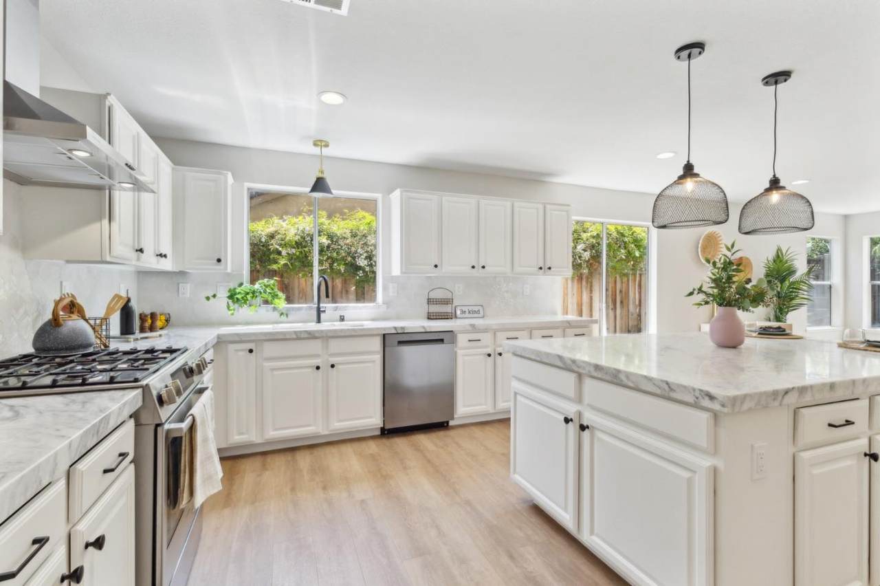 6371 Blackberry Ct - Photo 1