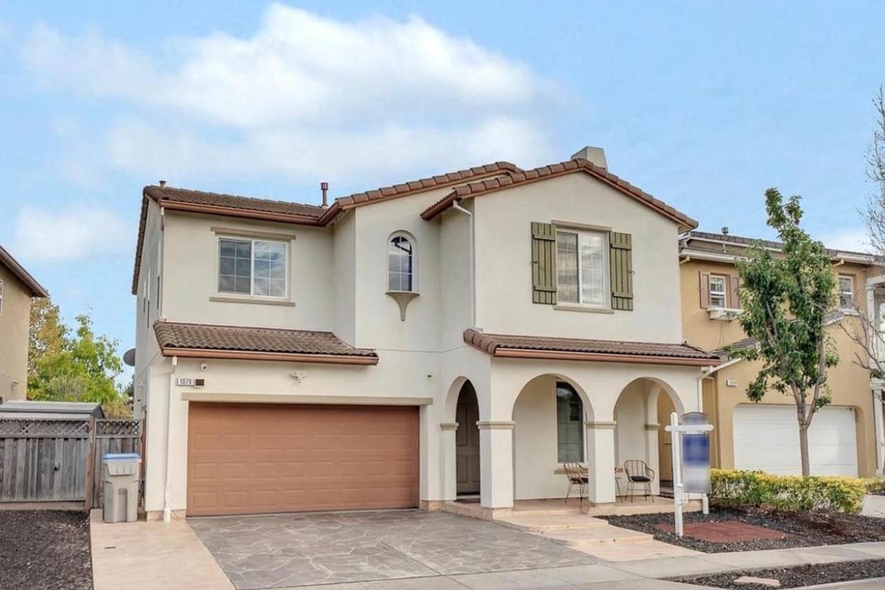 1070 Bramblewood Ln - Photo 1