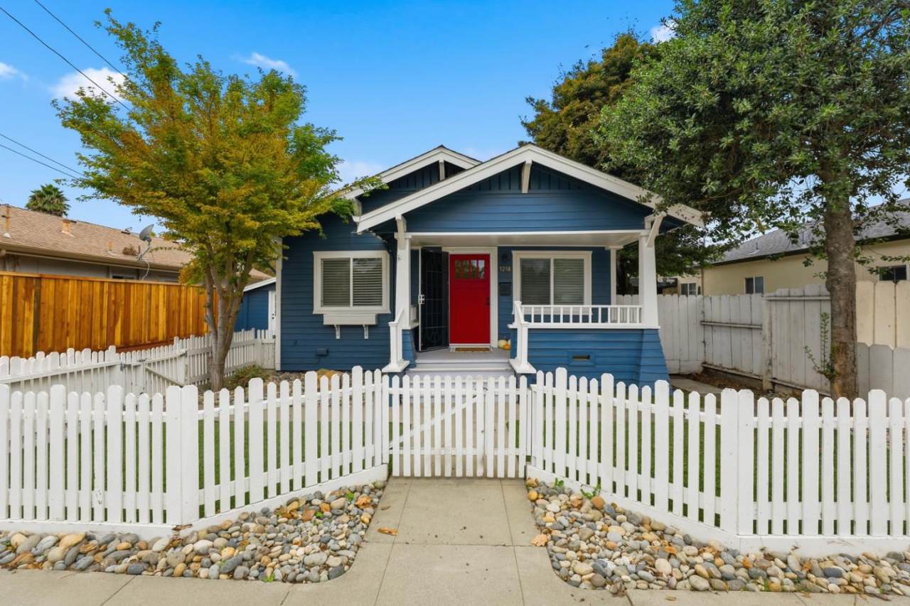 1218 Sally St - Photo 1