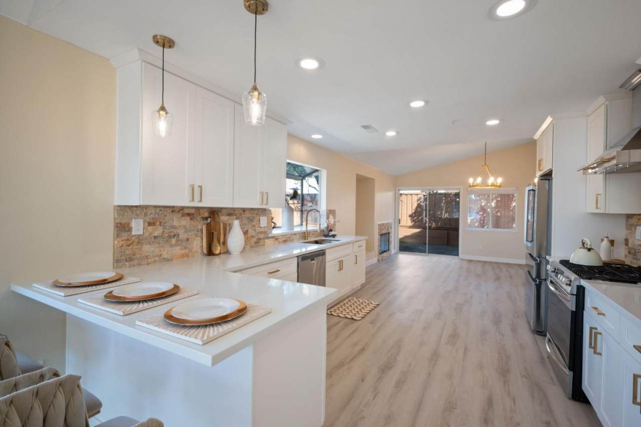 1439 Wolf Ct - Photo 1