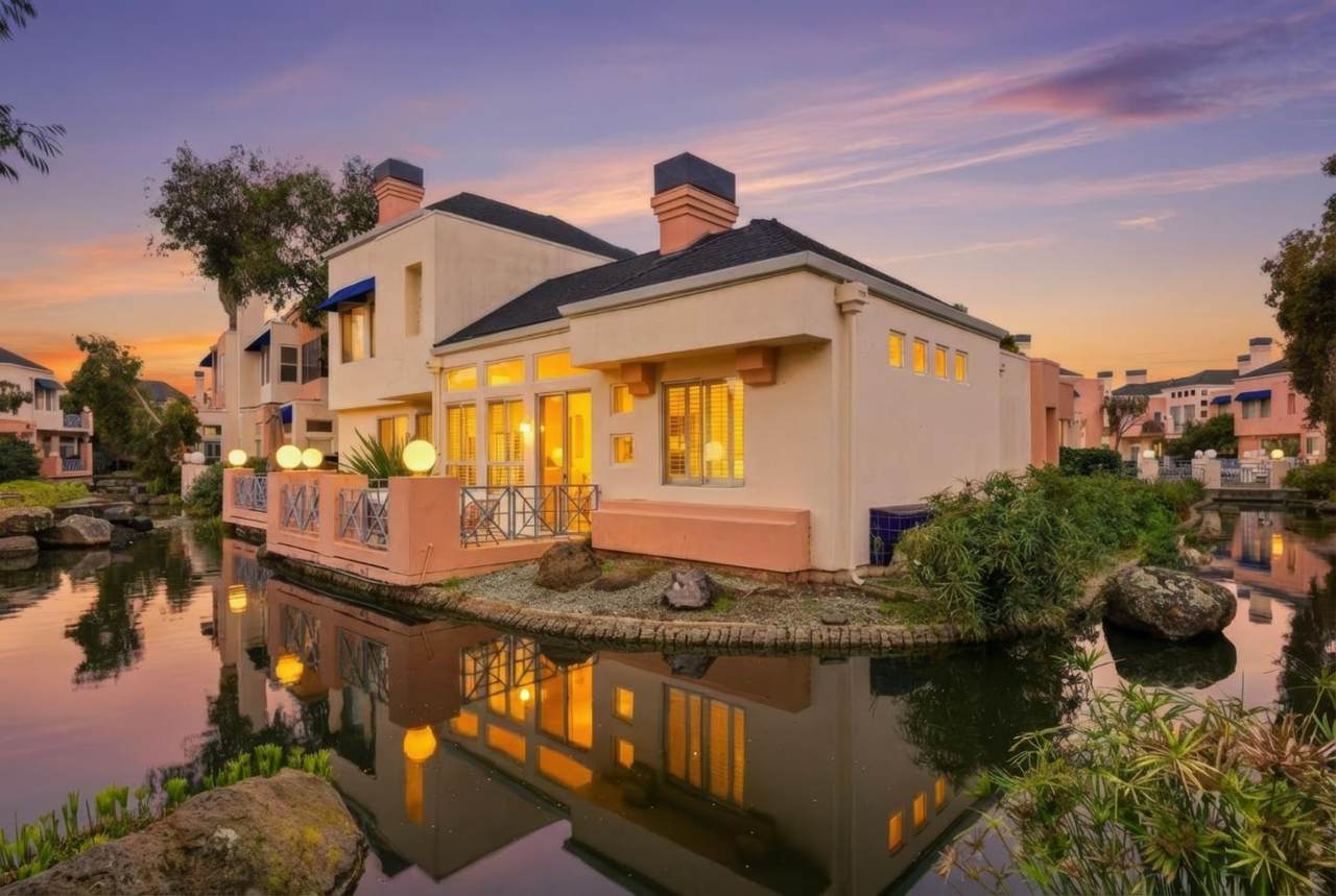 852 Lakeshore Dr - Photo 1