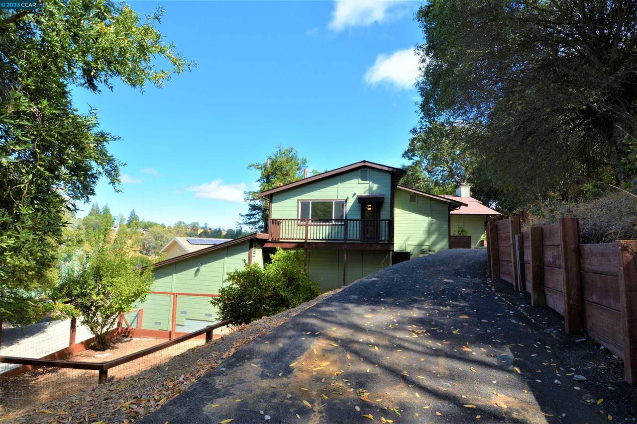 305 Lindsey Drive - Photo 1