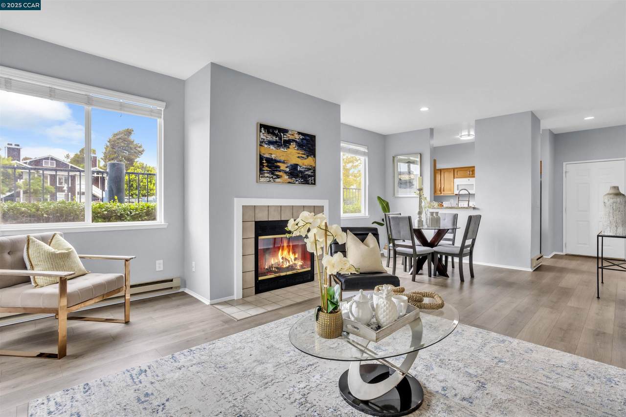 221 Bayside Ct - Photo 1