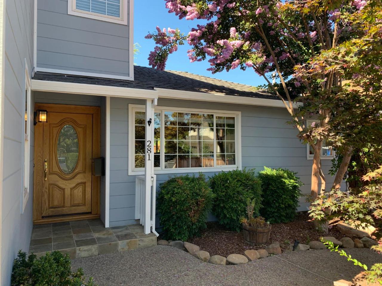 281 Latimer Ave - Photo 1