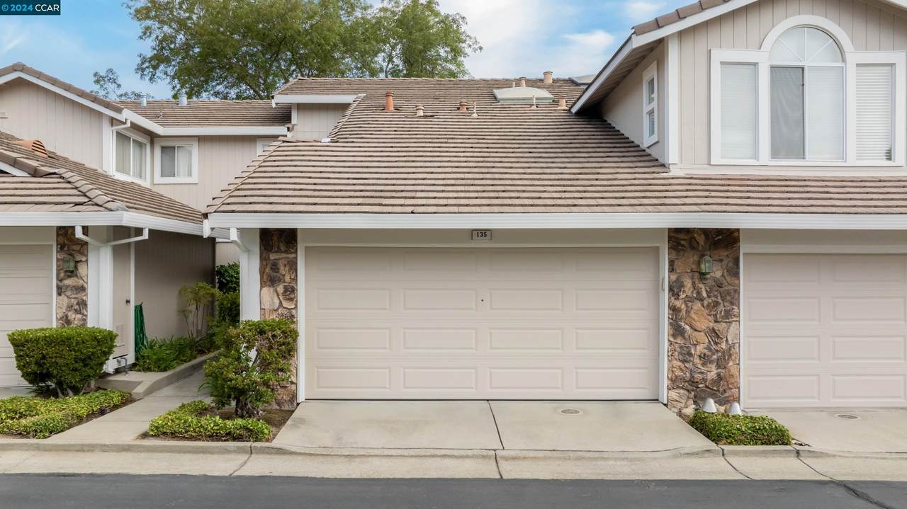 135 Wildwood - Photo 1