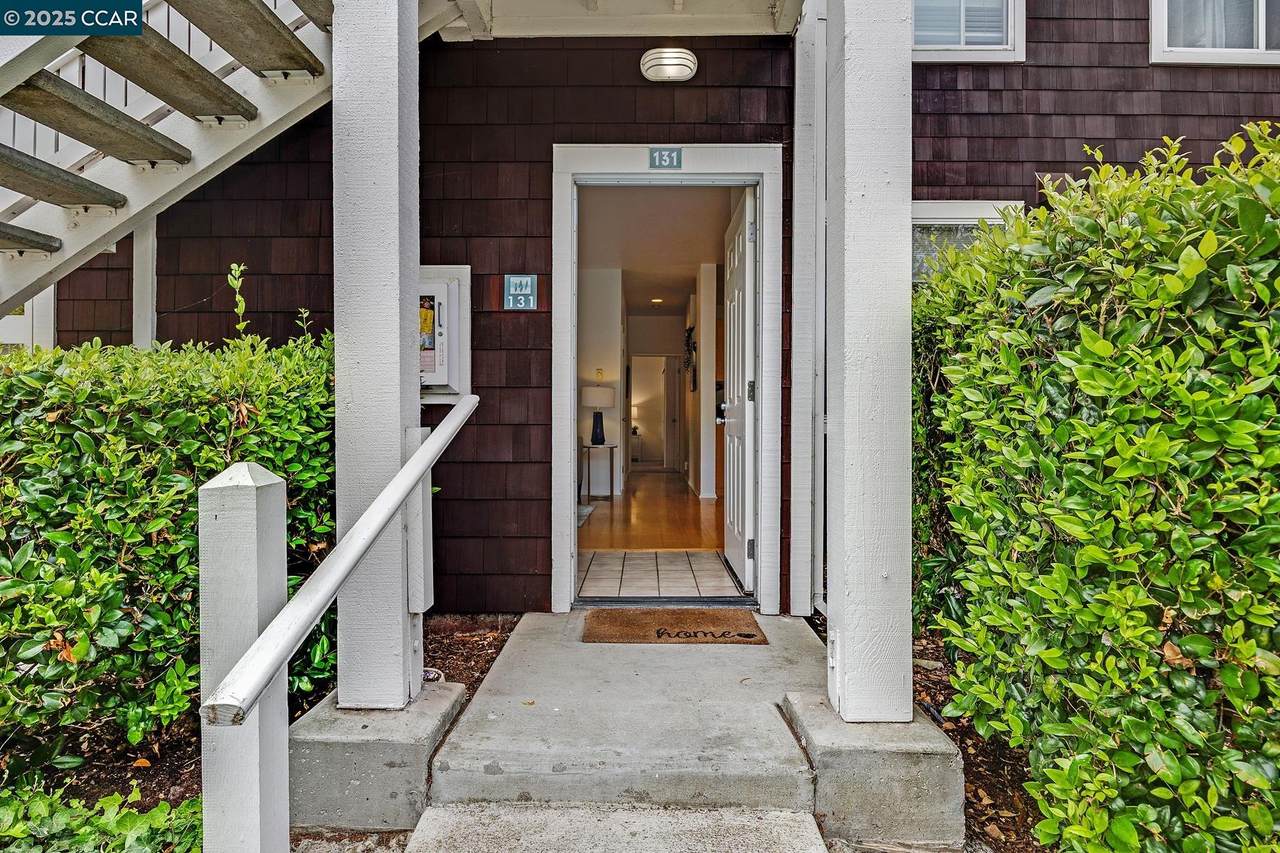 131 Bayside Ct - Photo 1