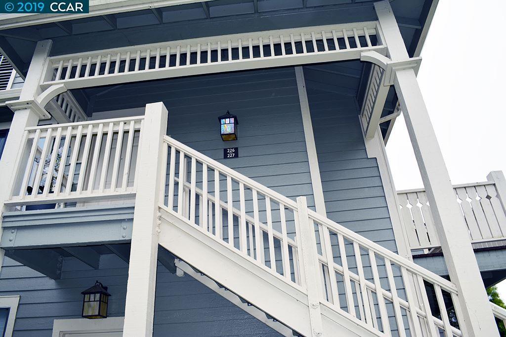226 Lakeshore Court - Photo 1