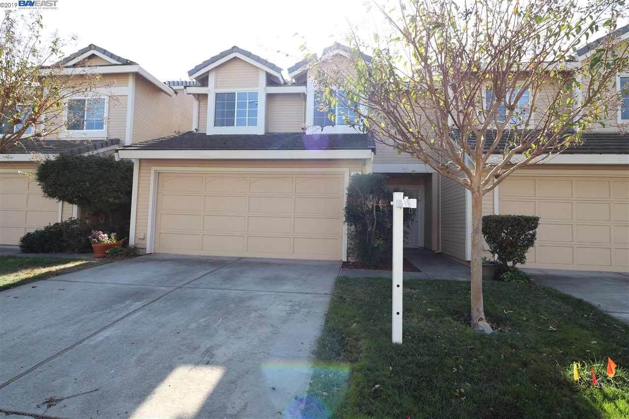 136 Pelican Loop - Photo 1