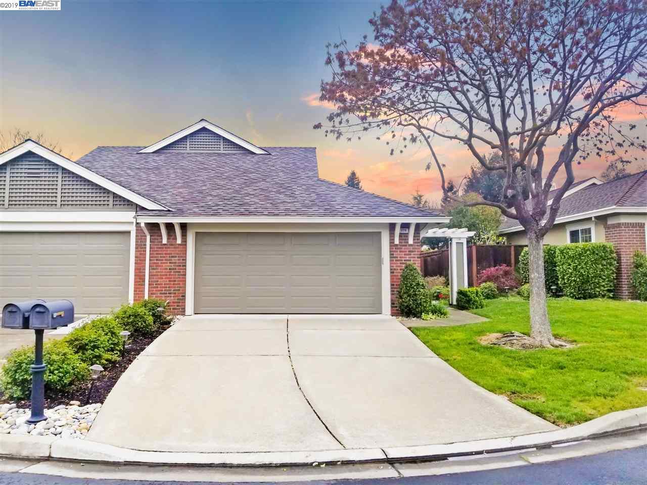 370 Bridgeside Cir - Photo 1