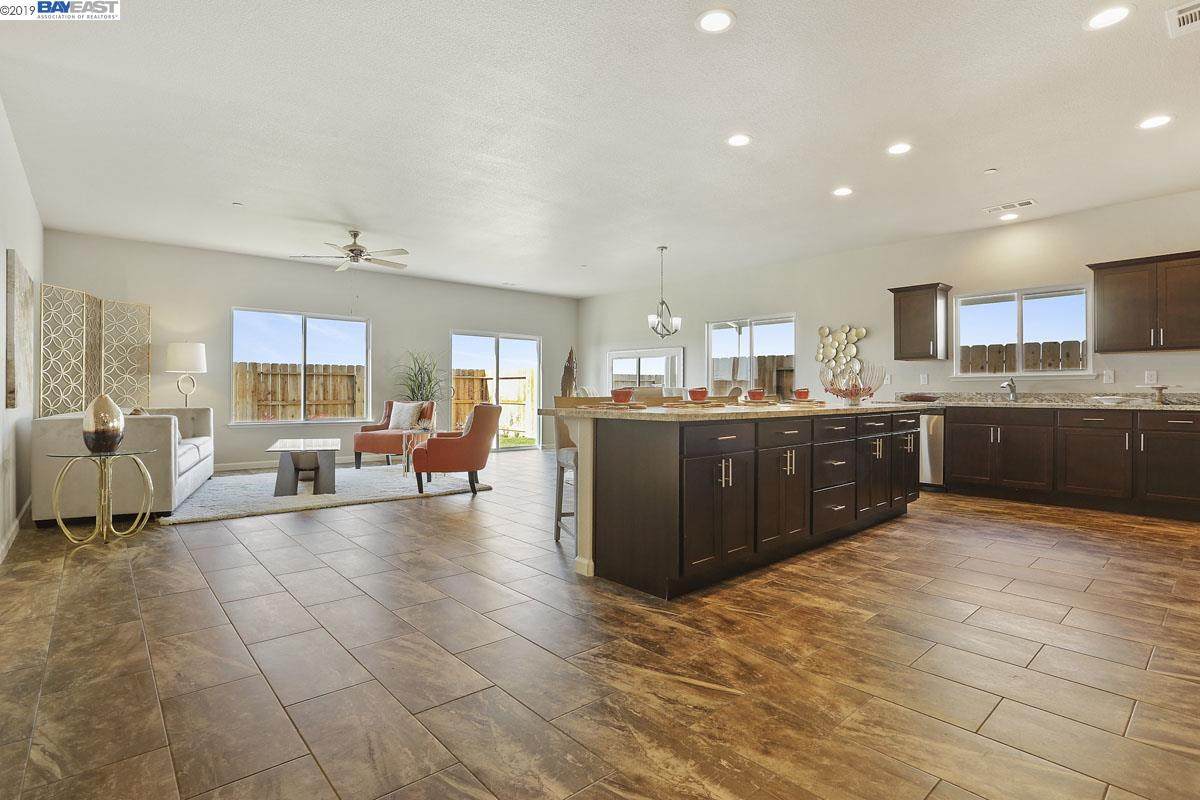 1747 Old Oak Dr - Photo 1