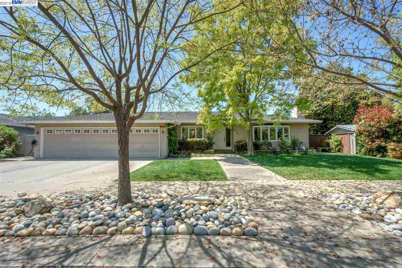 614 Escondido Cir - Photo 1