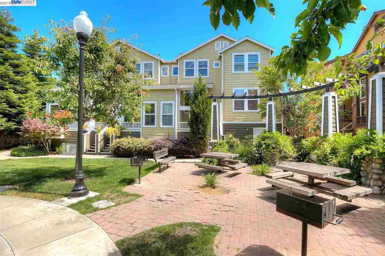 782 Dean Pl - Photo 1