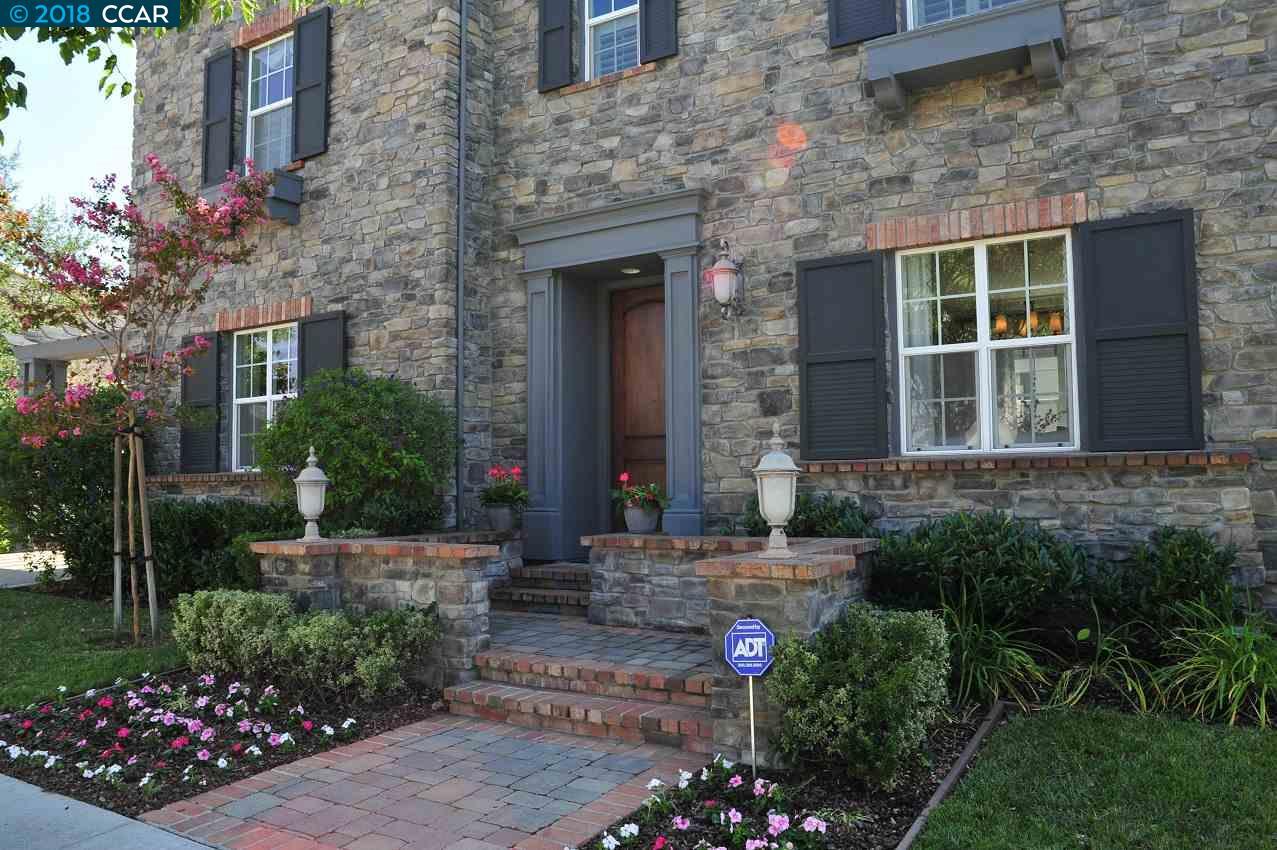 1049 Wedgewood Dr - Photo 1