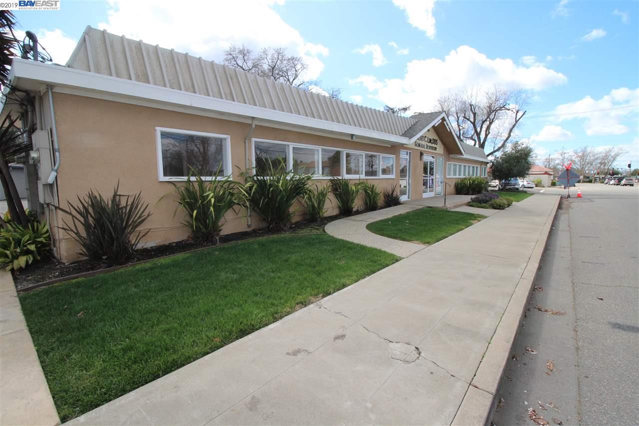 2545 East Ave - Photo 1