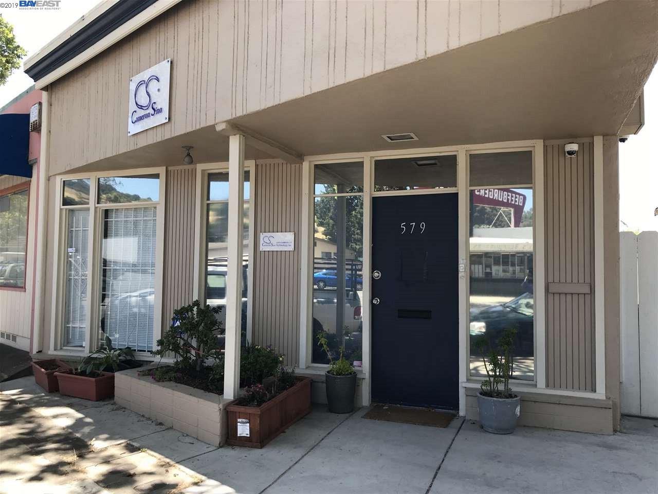 579 Macarthur Blvd - Photo 1