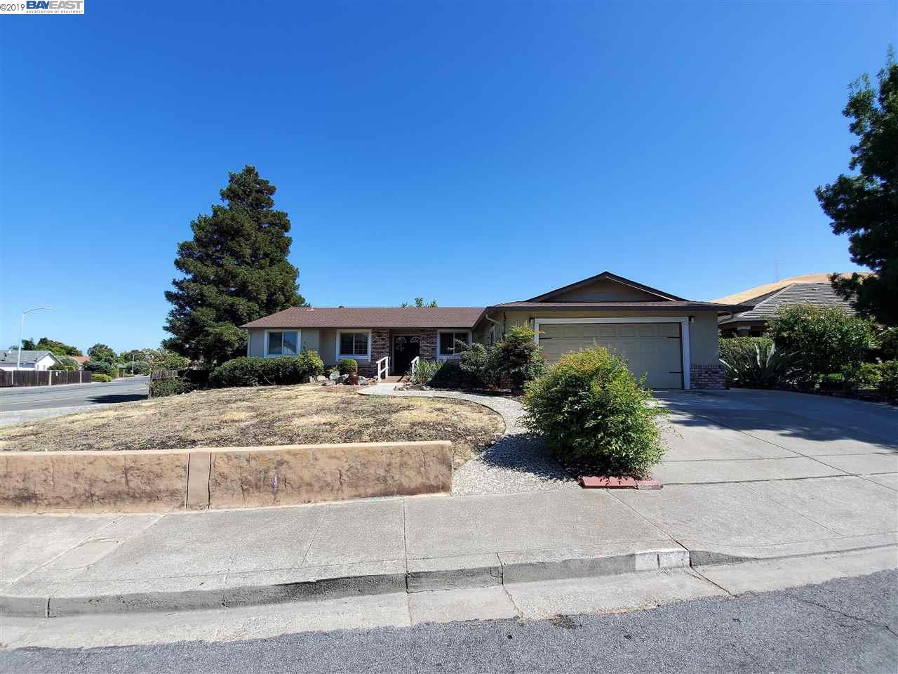 1 Kingswood Dr - Photo 1