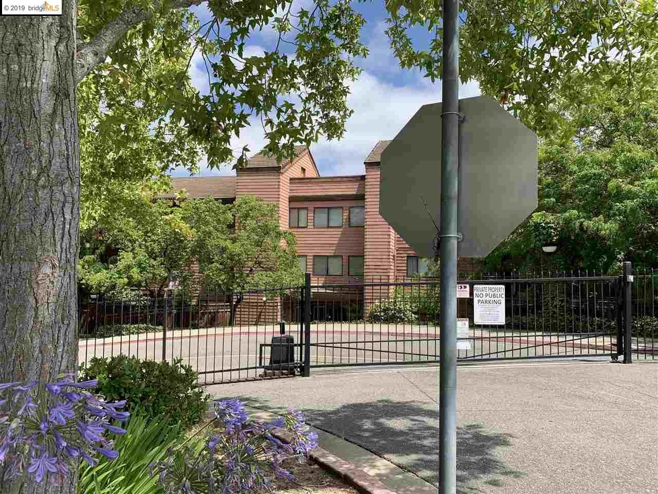 25676 University Ct - Photo 1