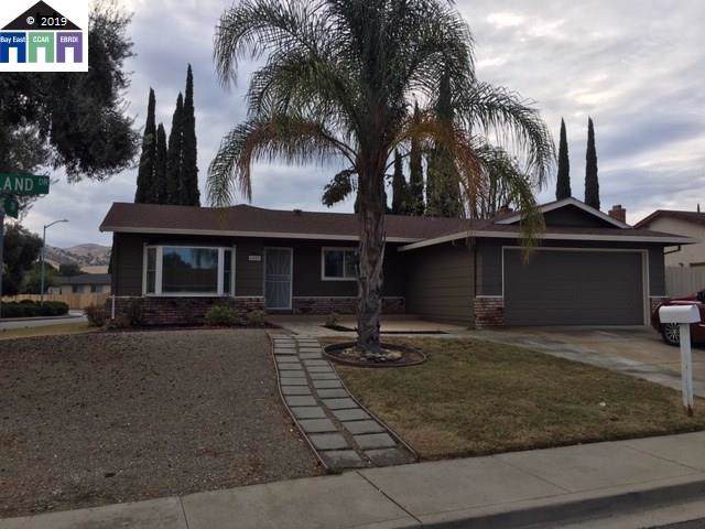 1650 Woodland Dr - Photo 1