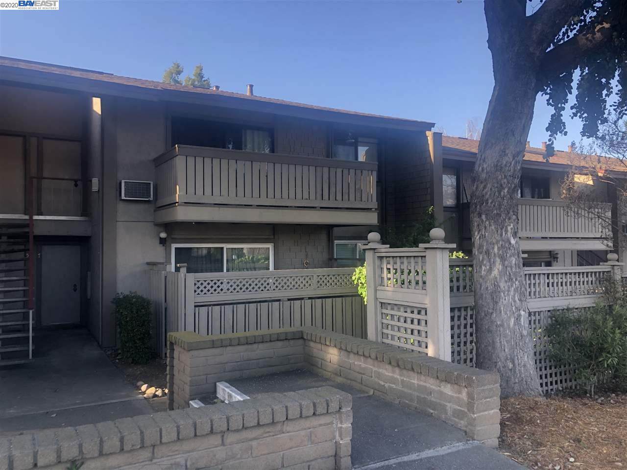 100 Kinross Dr - Photo 1