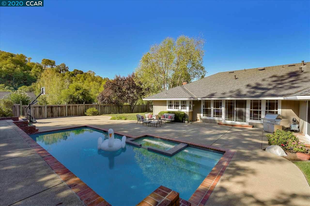 2 Magee Ct - Photo 1