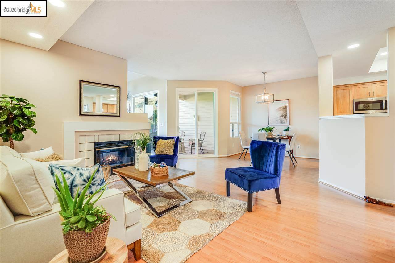 319 Lagoon Cir - Photo 1