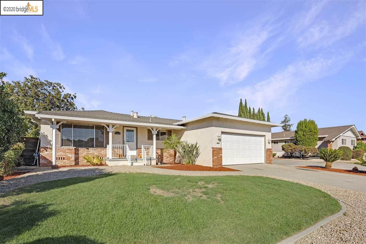1515 Yosemite Dr - Photo 1