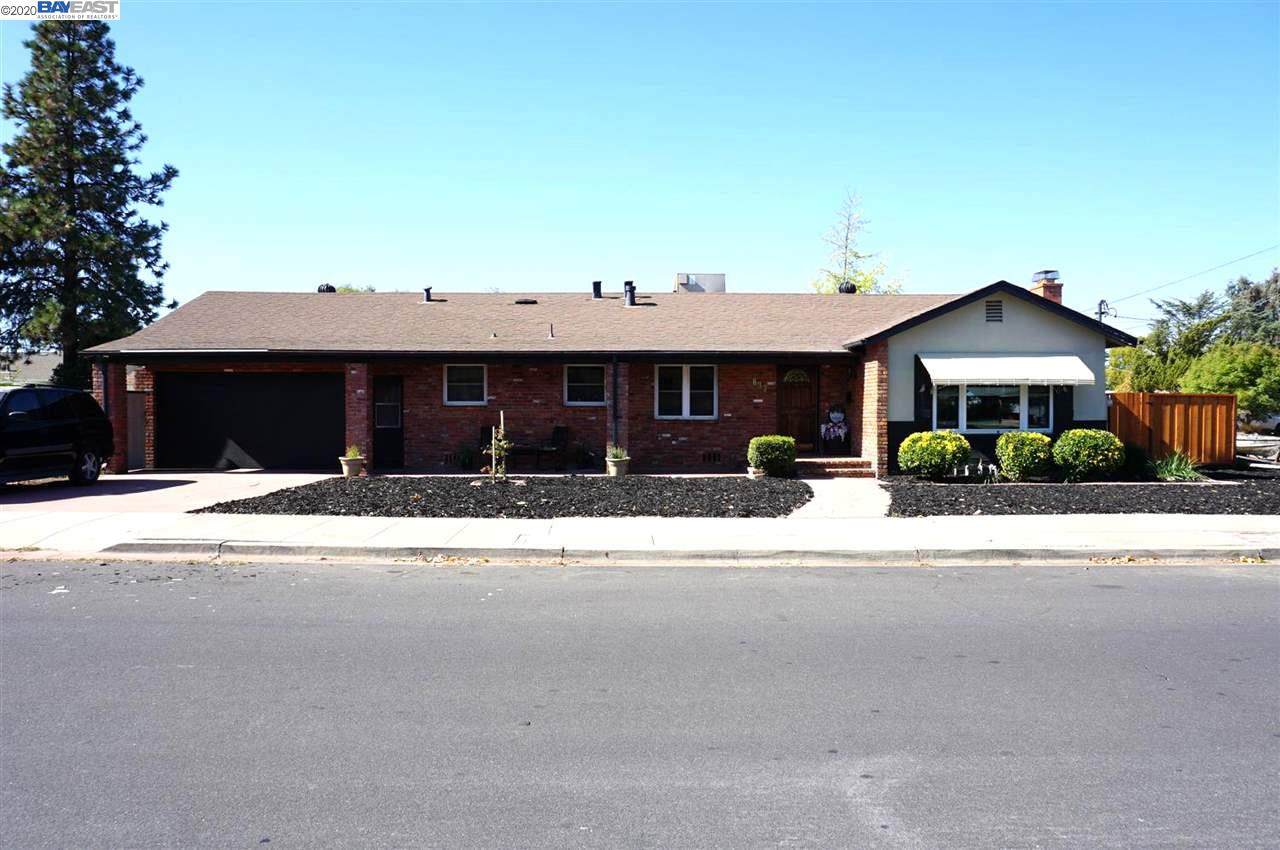 837 Estates St - Photo 1