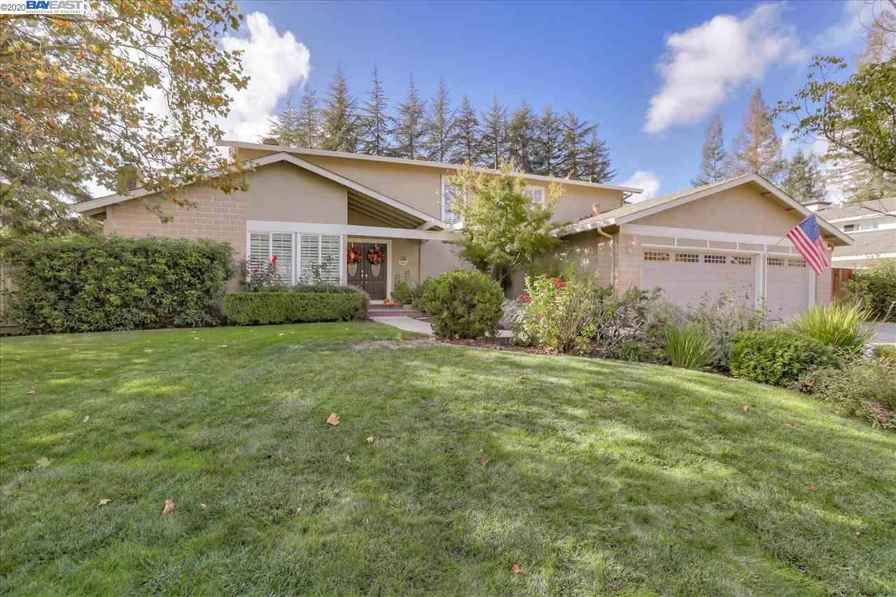 131 Castleford Cir - Photo 1