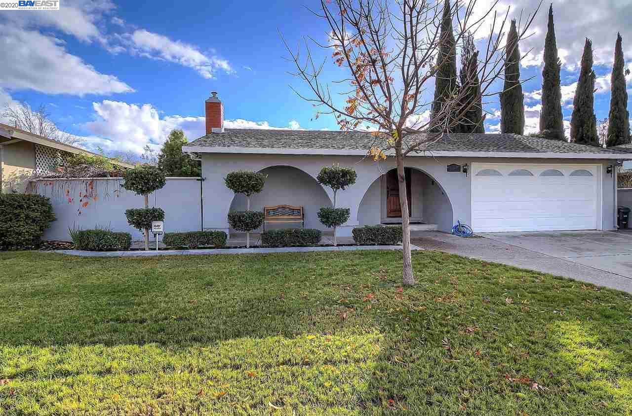 557 Hemlock Ct - Photo 1