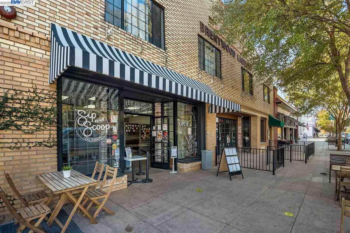 234 Oak St - Photo 1