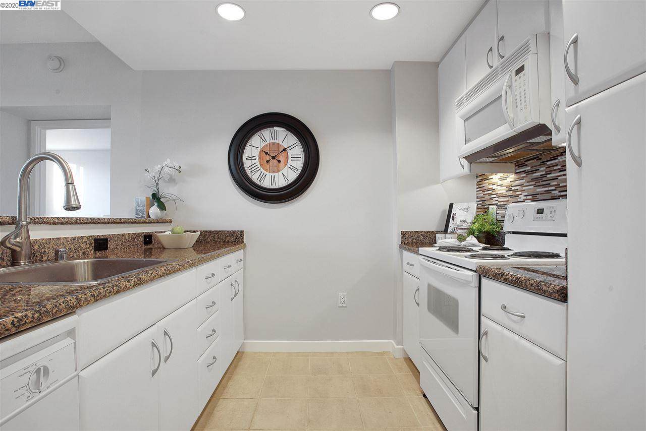 260 King St. 771 - Photo 1