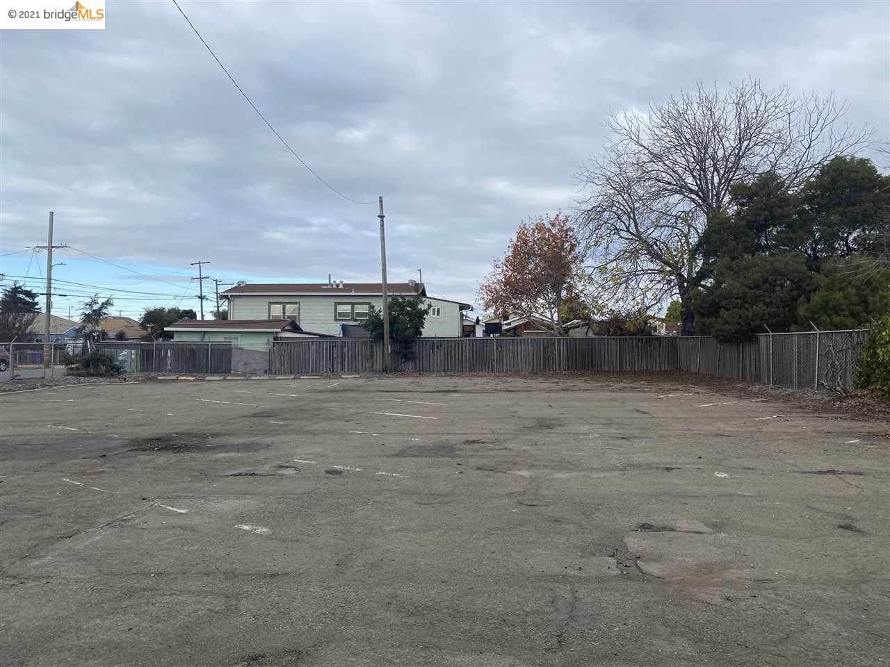 371 23rd St - Photo 1
