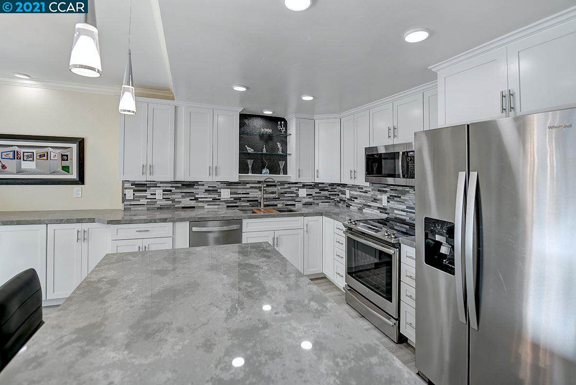 2133 Pine Knoll Dr 4 - Photo 1