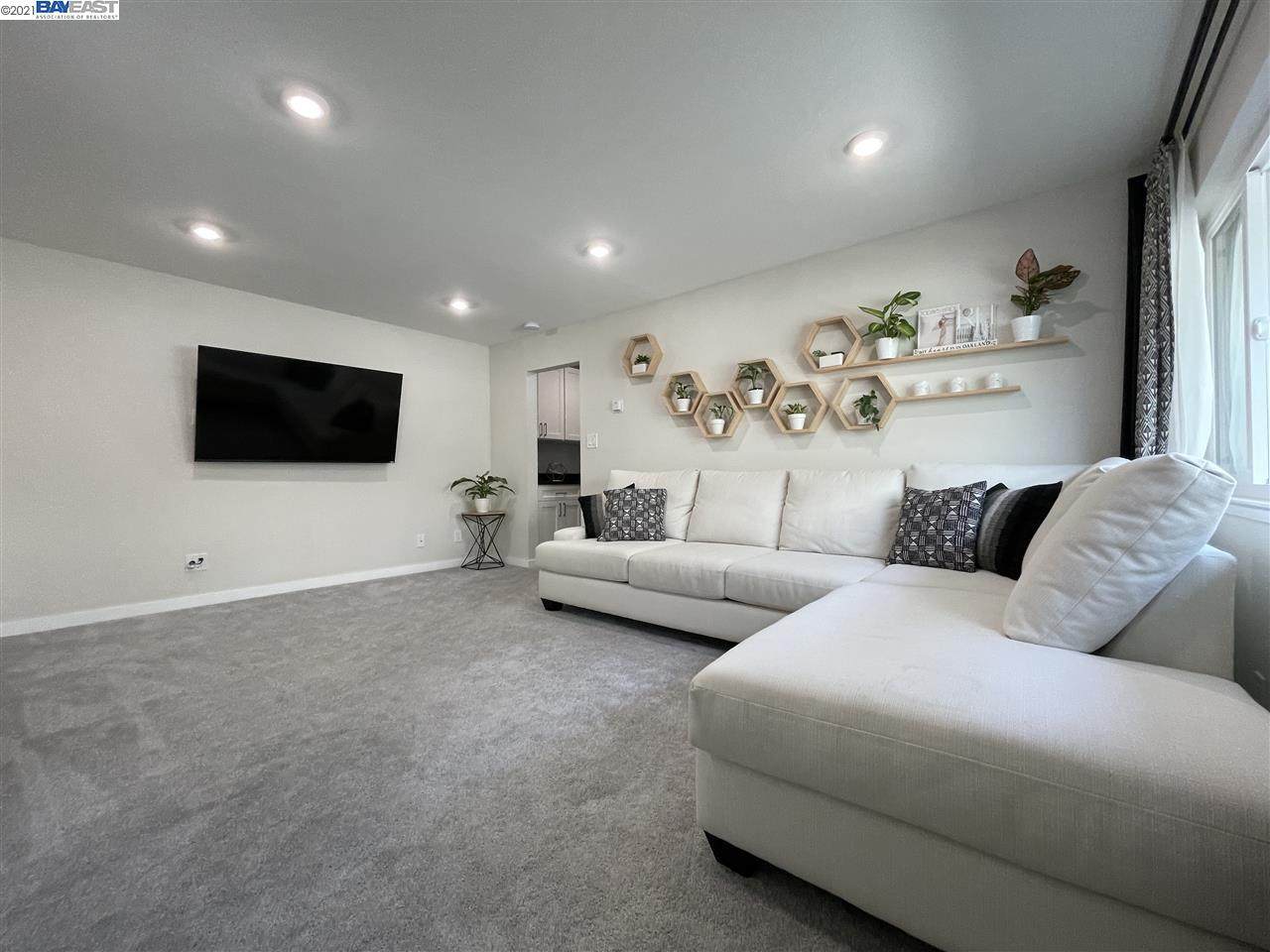 3877 Howe St 208 - Photo 1