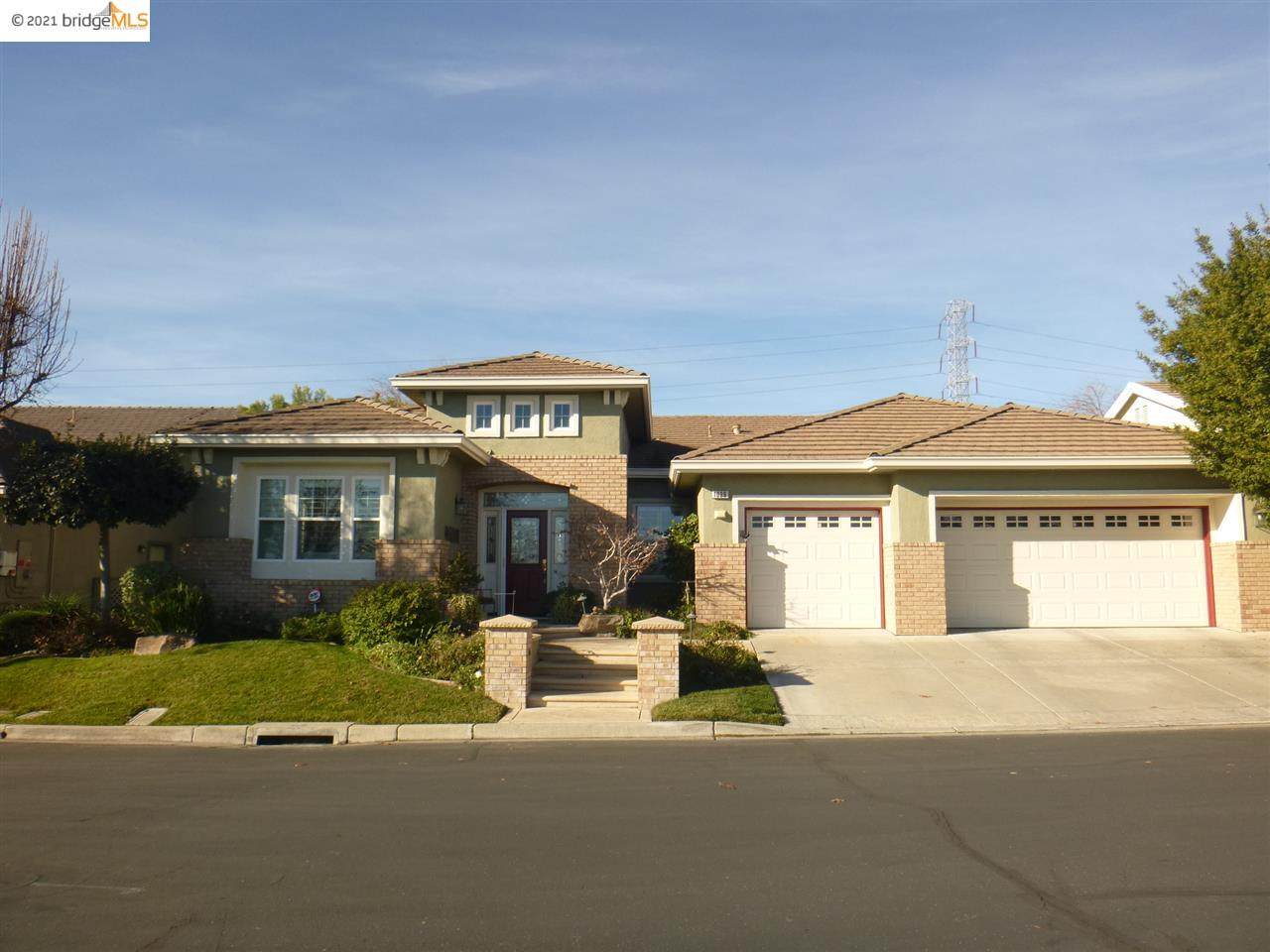 1039 Bismarck Terrace - Photo 1