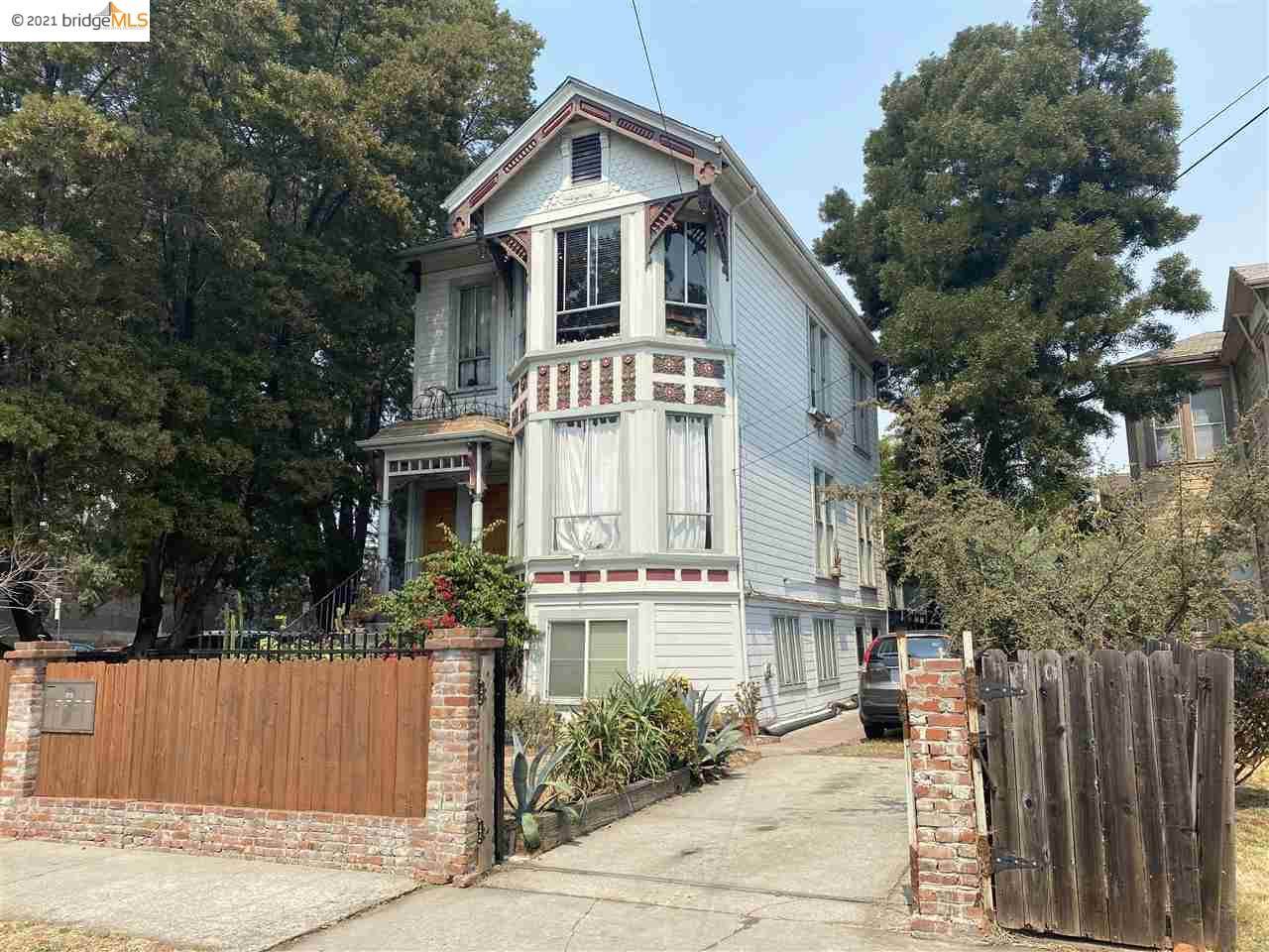 540 31st St - Photo 1