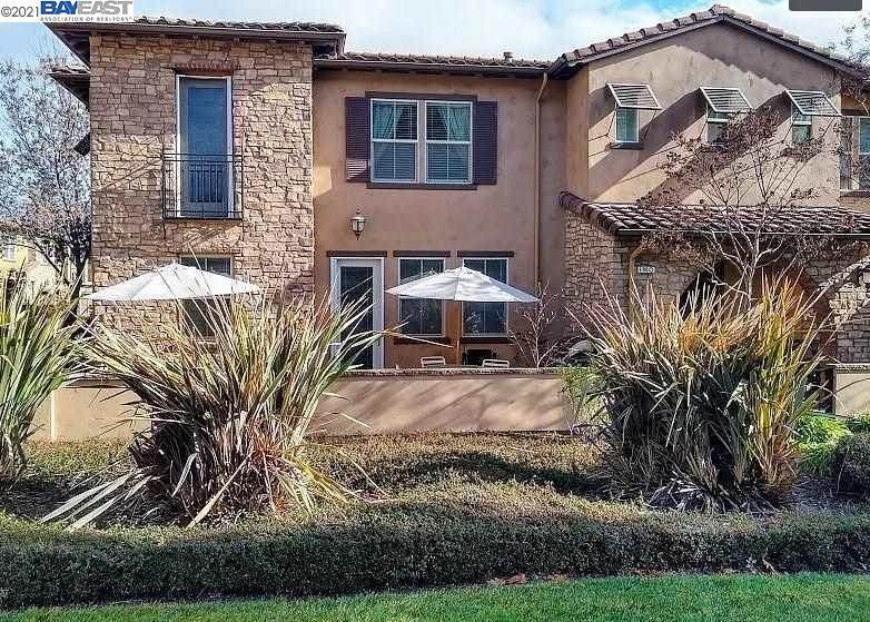 190 Healdsburg Ave D - Photo 1