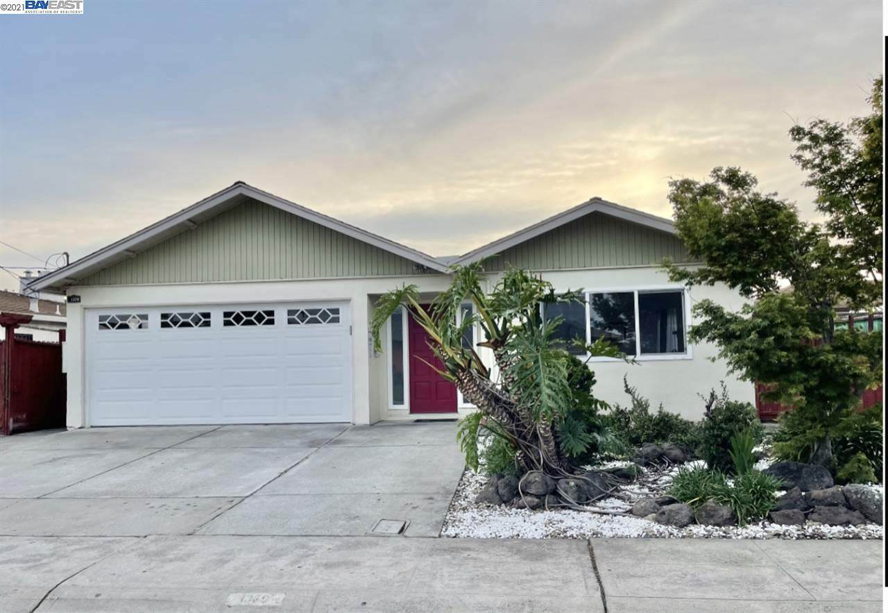 1379 Post Ave - Photo 1