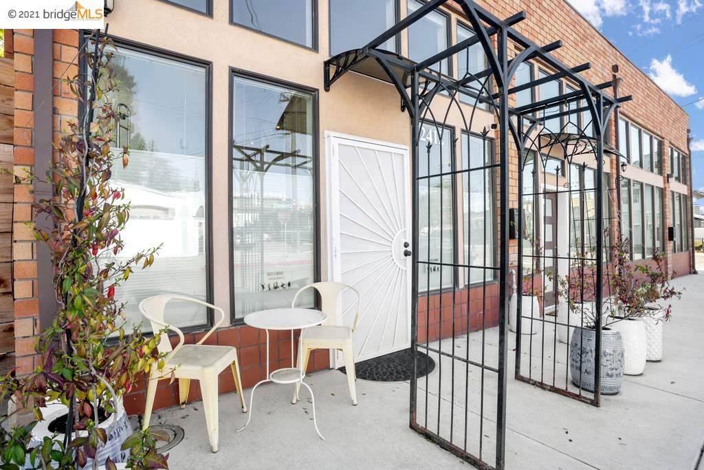 2412 Kingsland Ave - Photo 1