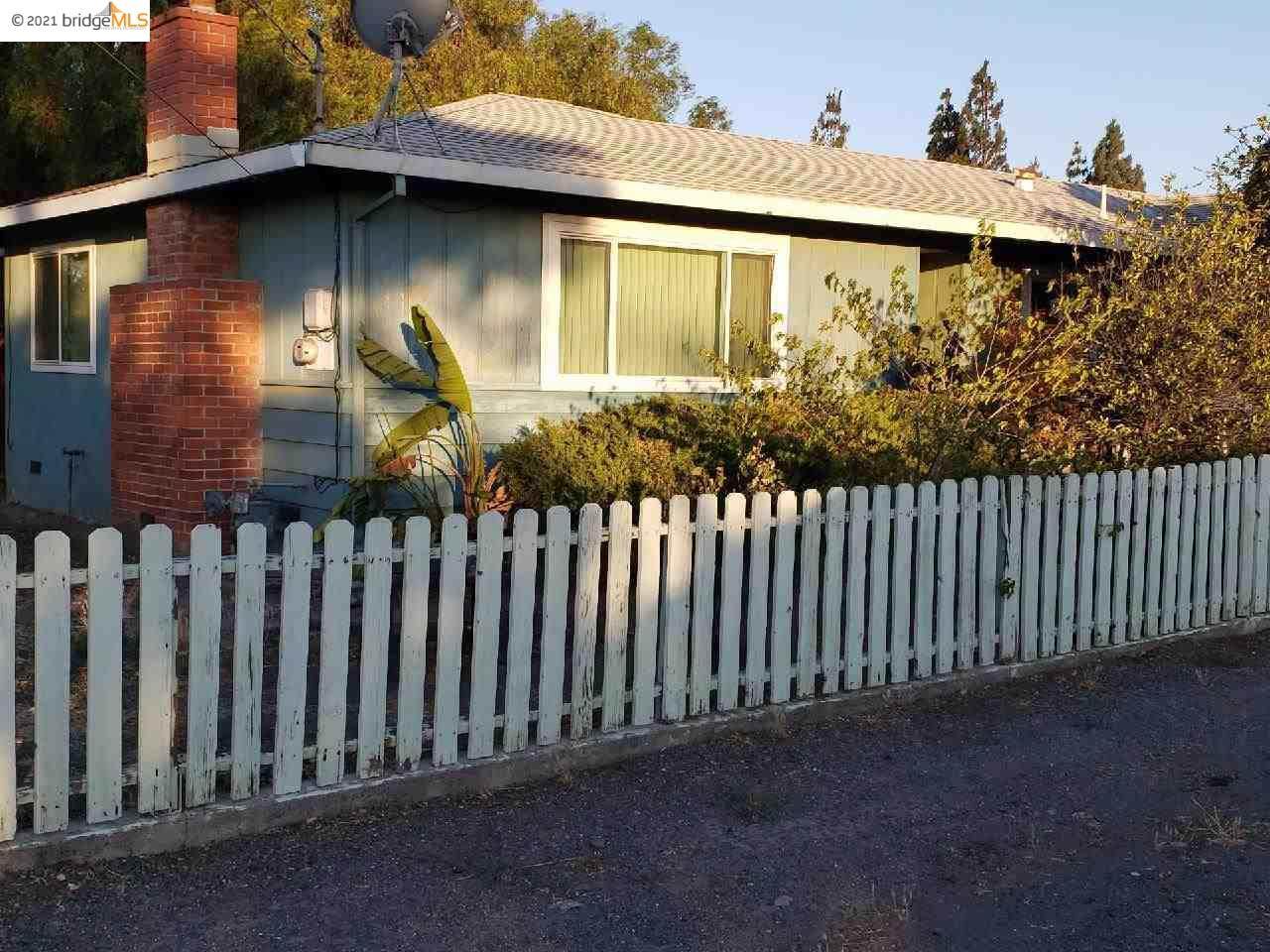 111 Ambrose Ave - Photo 1