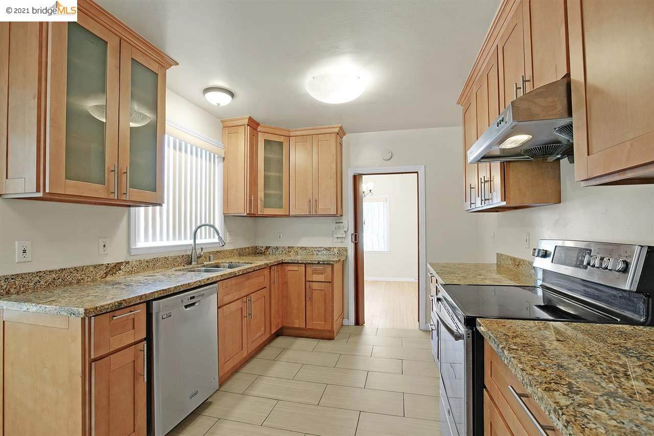 1437 104Th Ave - Photo 1